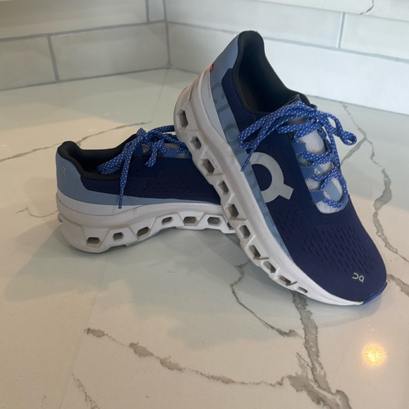 Women’s cloud monster size 6.5 - Picture 1 of 4